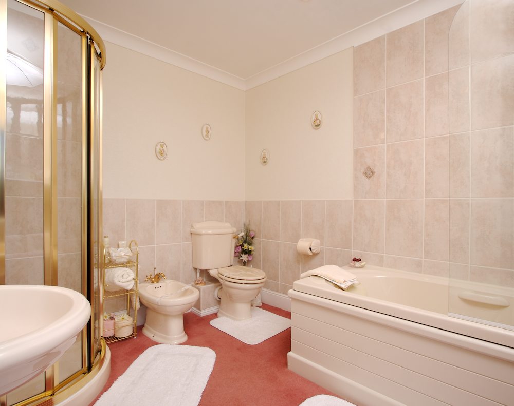 Garden Room en-suite bathroom